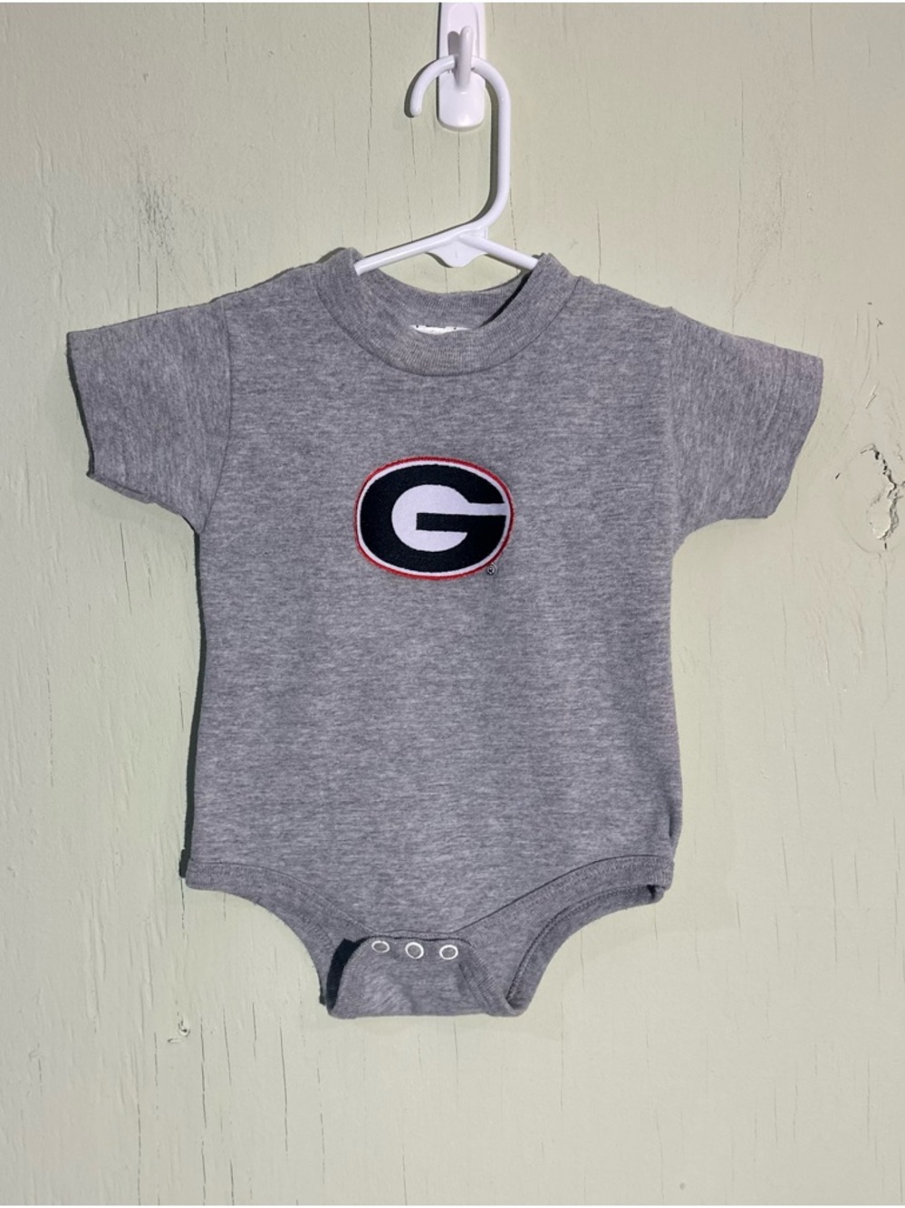 Creative knitwear Georgia bulldog appliqué patch onesie size 6 months